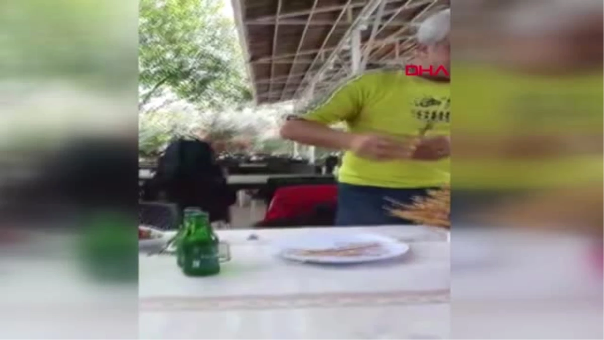 Antalya İşçi Emeklisi 46 Dakikada 305 Çöp Şiş Yiyerek Yarışmanın Rekorunu Kırdı