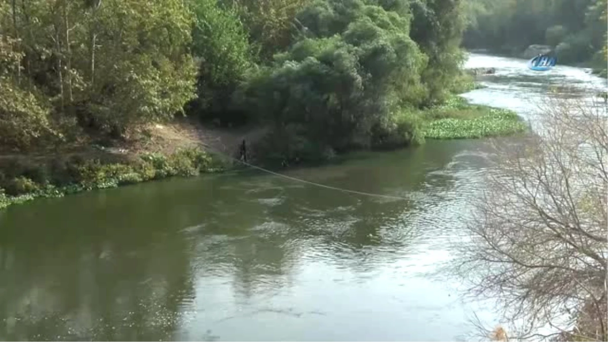 Asi Nehri\'ne Düşen Çocuk İki Koldan Aranıyor