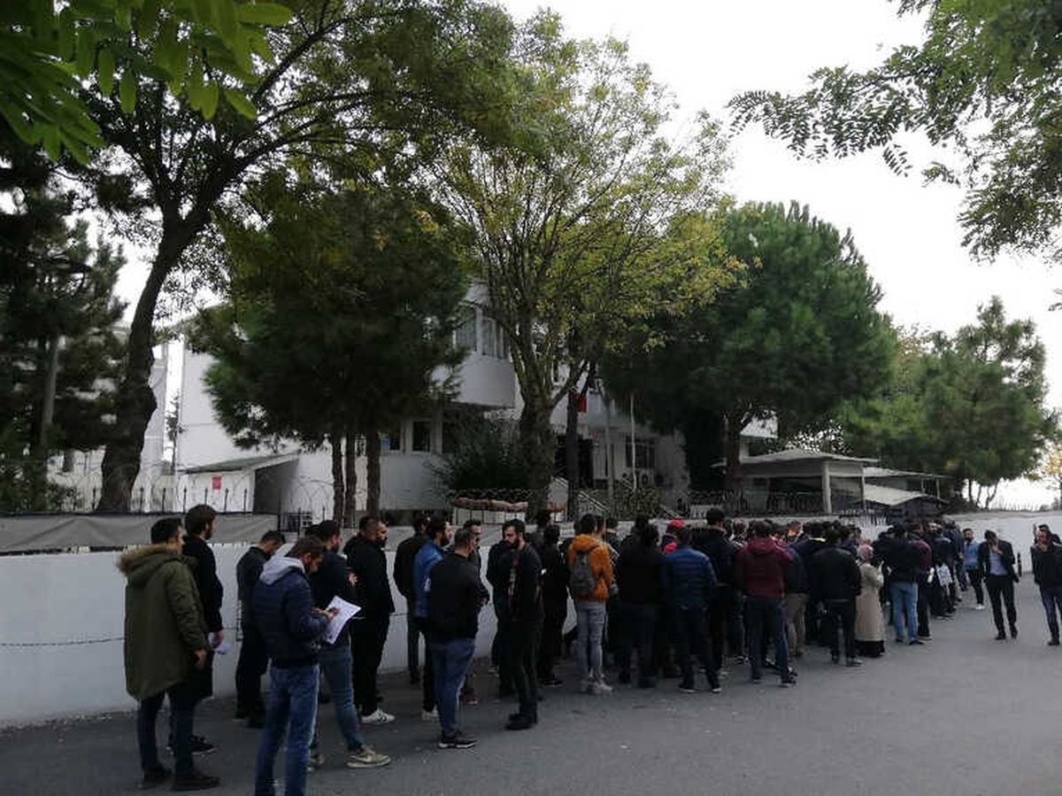 Askerlik Şubesi Önünde Saatler Süren "Bedelli Kuyruğu"
