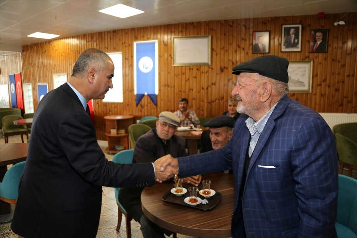 Başkan Aydın\'dan Emekliler Kültür Evi\'ne Ziyaret