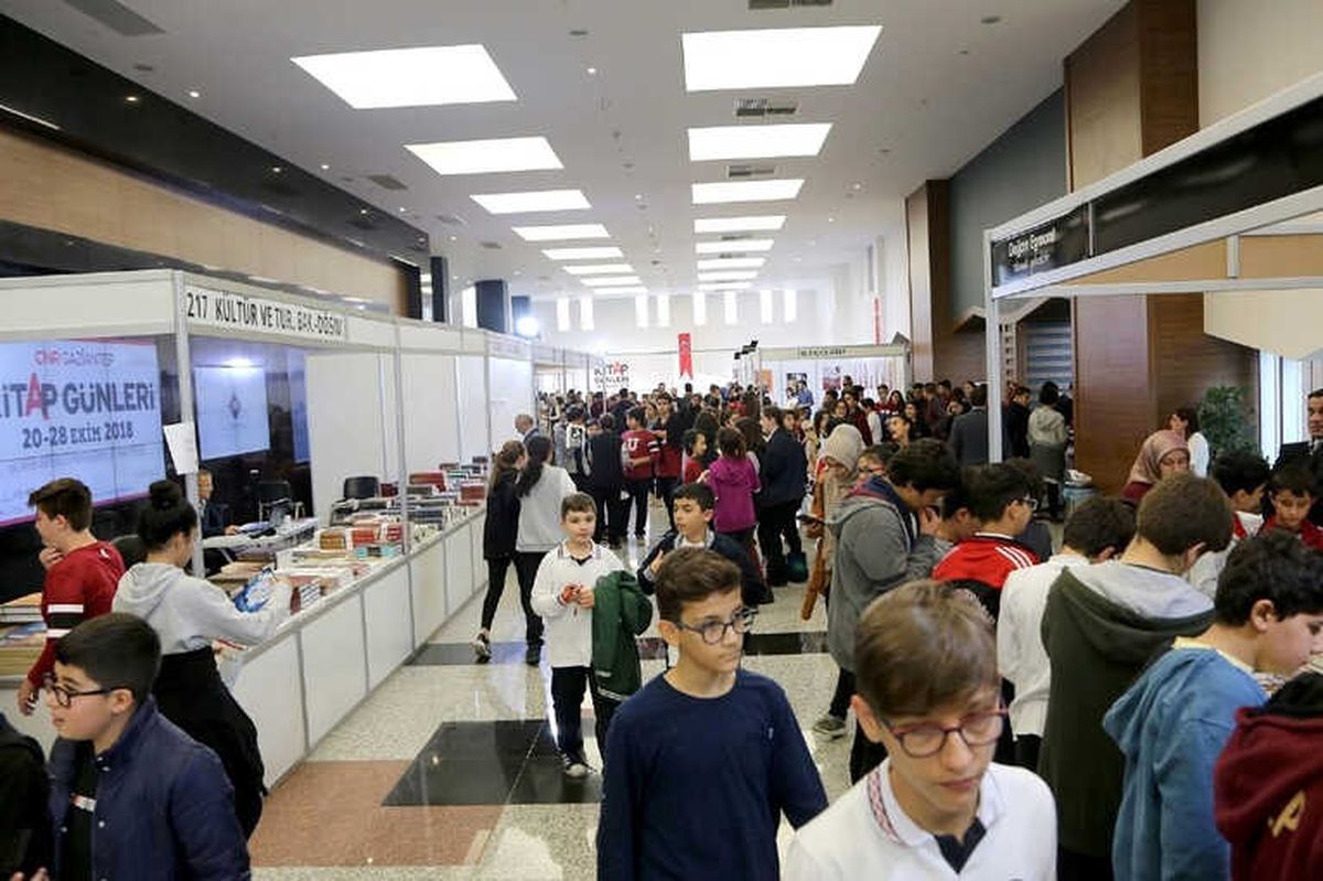 Cnr Gaziantep Kitap Fuarı\'na Yoğun İlgi