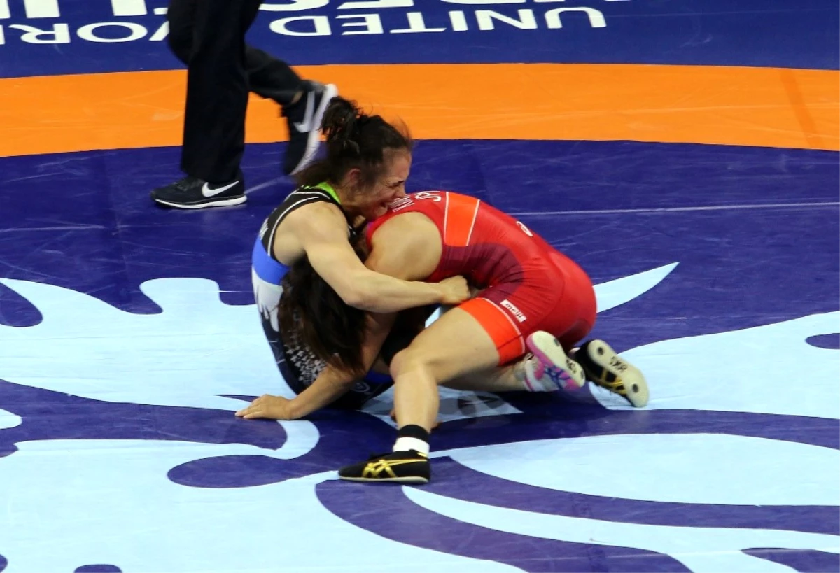 Elif Jale Yeşilırmak, Dünya Güreş Şampiyonası\'nda Gümüş Madalya Kazandı