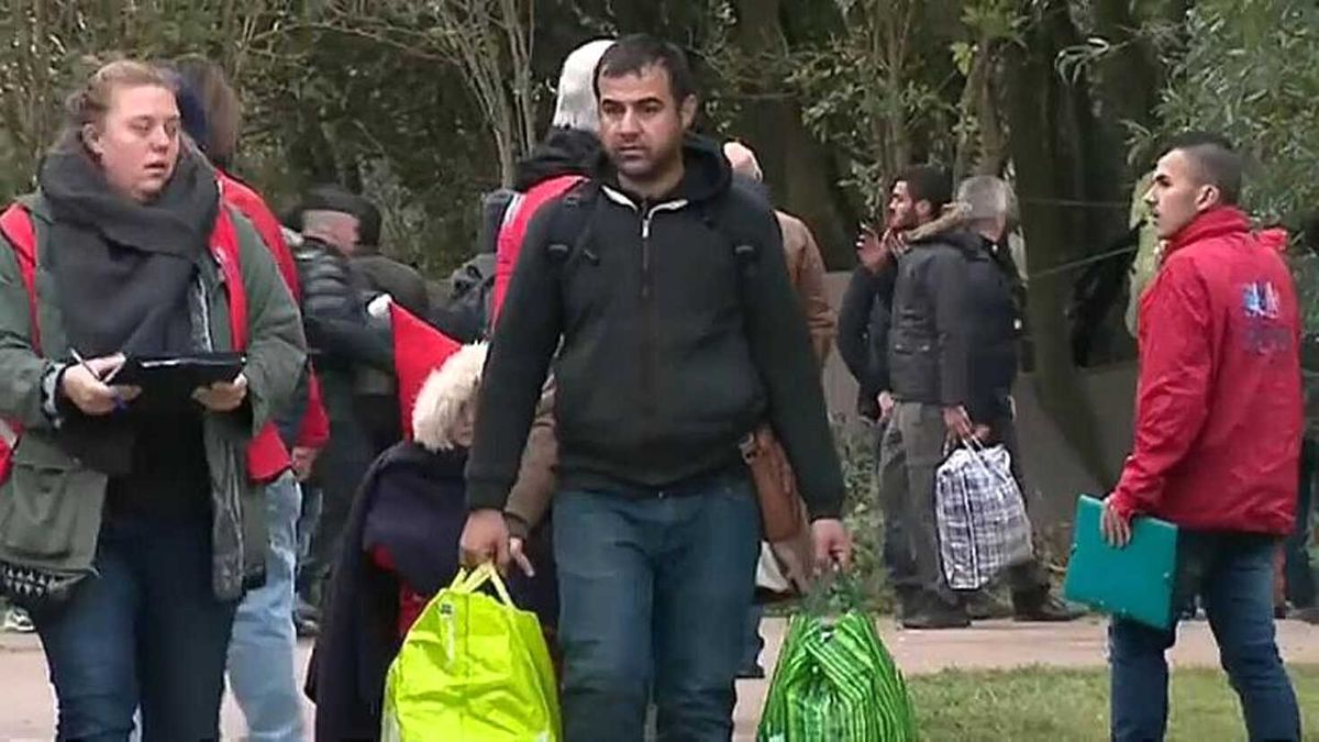 Fransız Polisi Bin 800 Kişilik Mülteci Kampını Tahliye Etti
