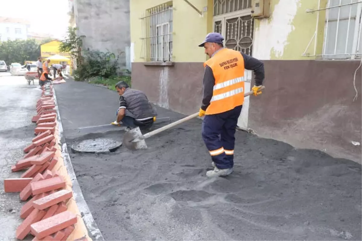 Gazipaşa Mahallesi\'nde Kaldırım Çalışmaları