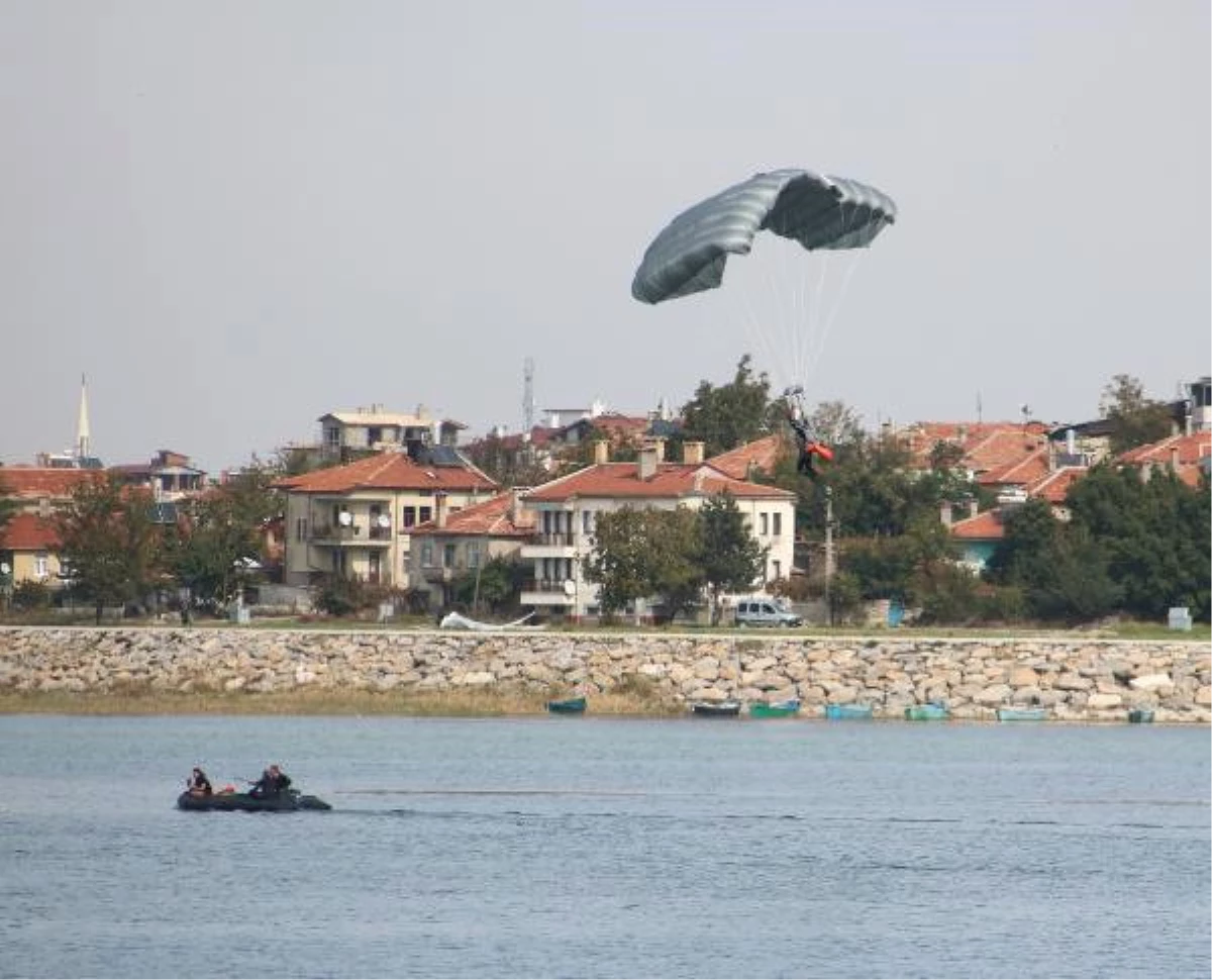 Hava Kuvvetlerinden Gölde Tatbikat