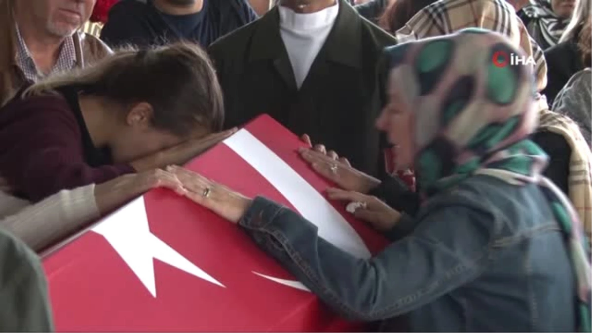 Kazada Hayatını Kaybeden Astsubay İzmir\'de Toprağa Verildi