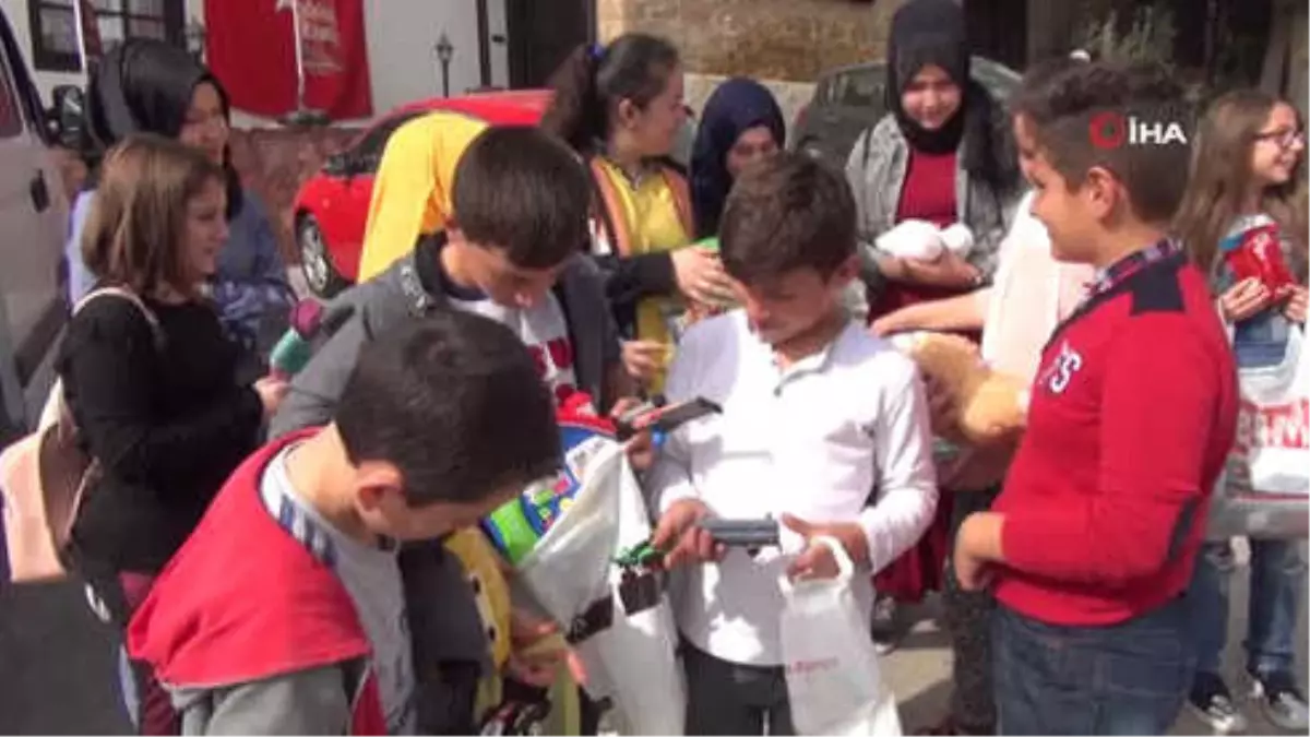 Kendileri Küçük Yürekleri Büyük...ortaokul Öğrencileri 9 Afganlı Sevindirdi