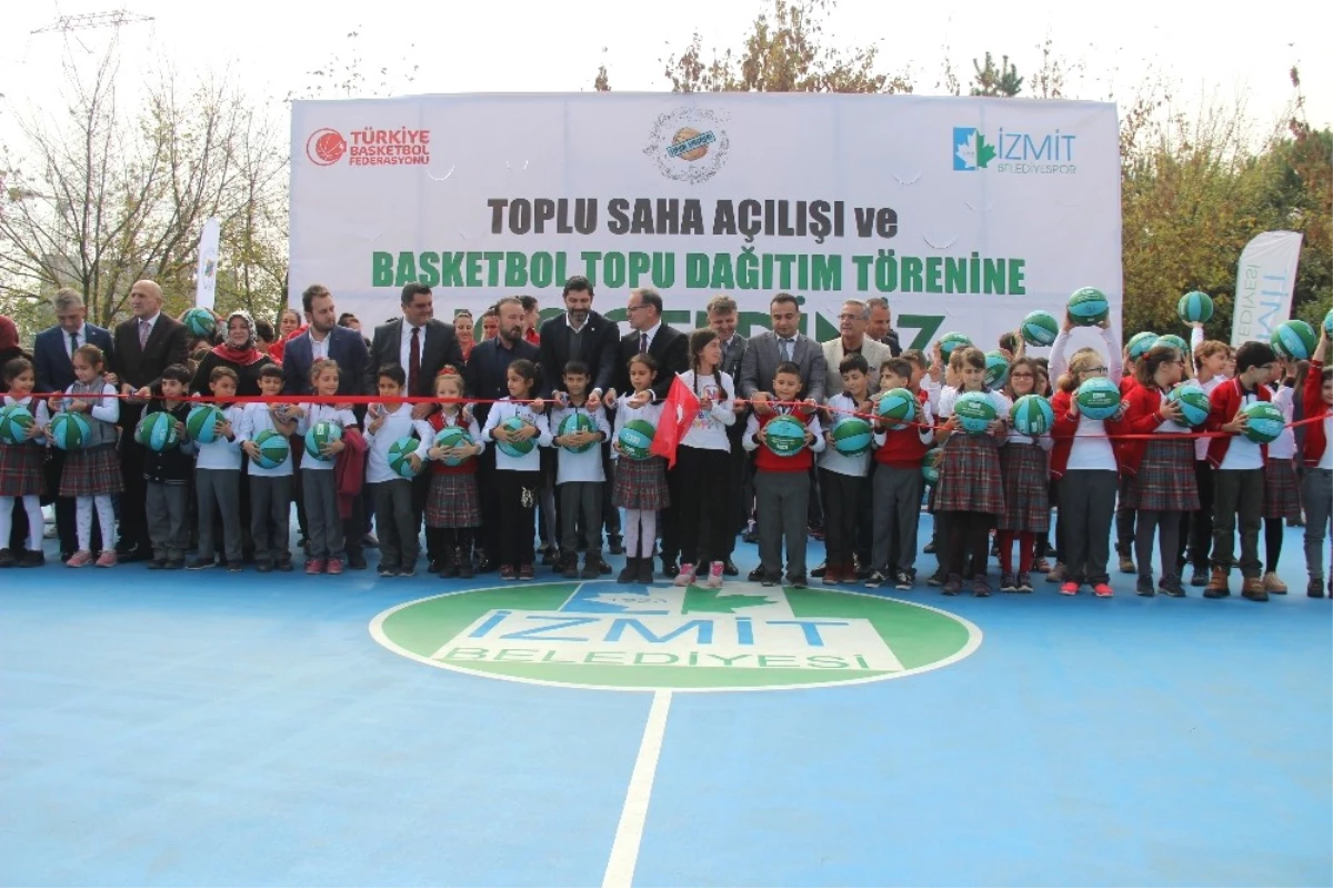 Kocaeli\'de 10 Bin Öğrenci Basketbol Topuna Kavuştu