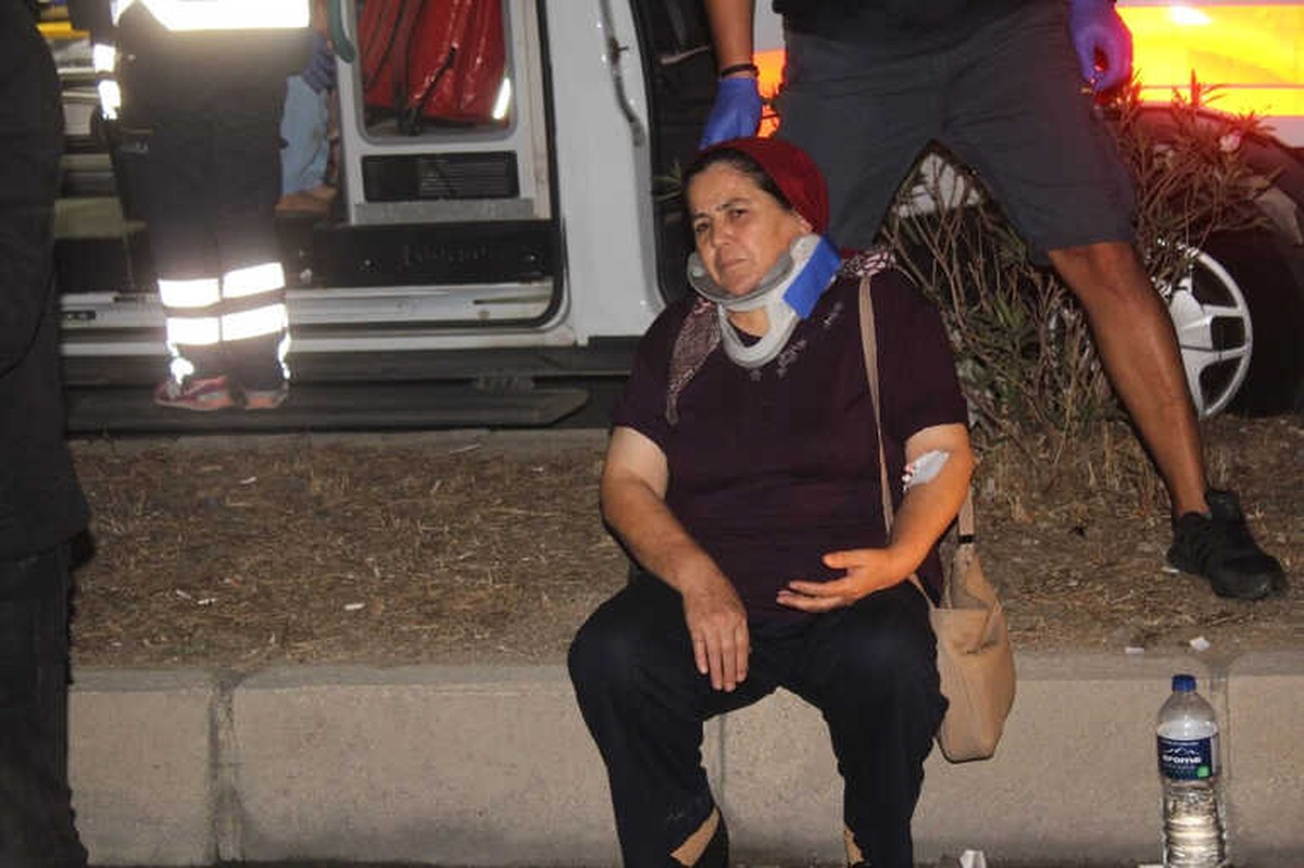 Manavgat\'ta Otomobil Midibüse Çarptı: 5 Yaralı