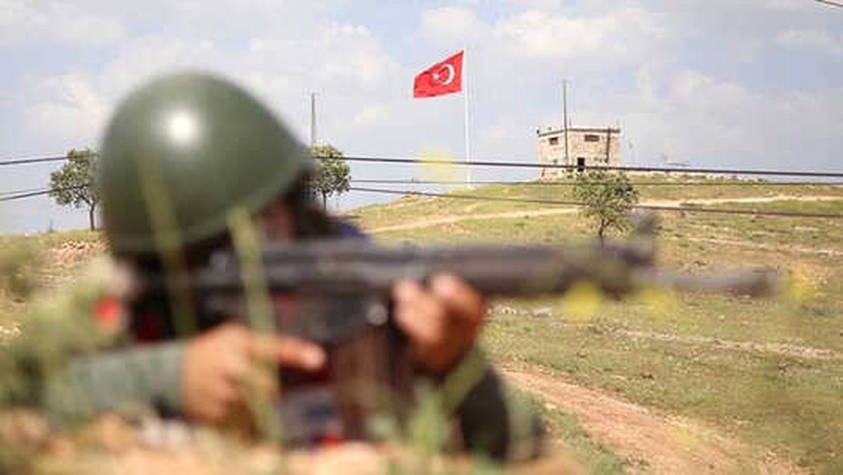 Mardin\'de Teröristlerle Sıcak Temas: 2 Asker Yaralandı