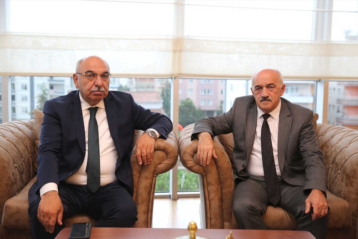 Milletvekili Yediyıldız\'ın Başkan Tezcan\'ı Ziyareti