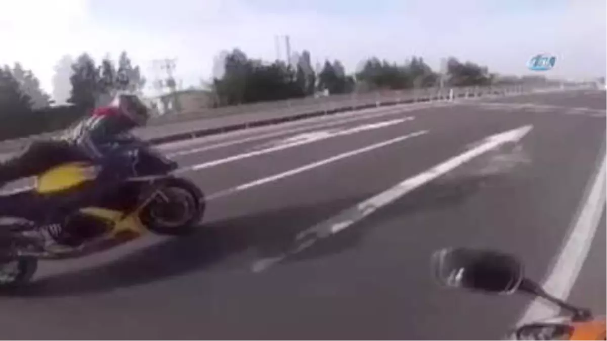 Motosiklette Şınav Çeken Maganda Kamerada