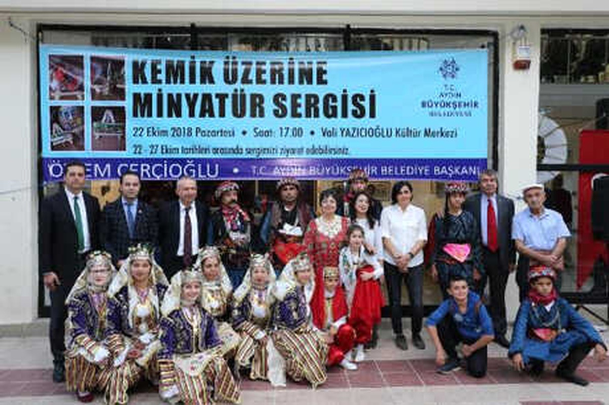 Öğretmen Emeklisi Çiftten \'Kemik Üzerine Minyatür\' Sergisi