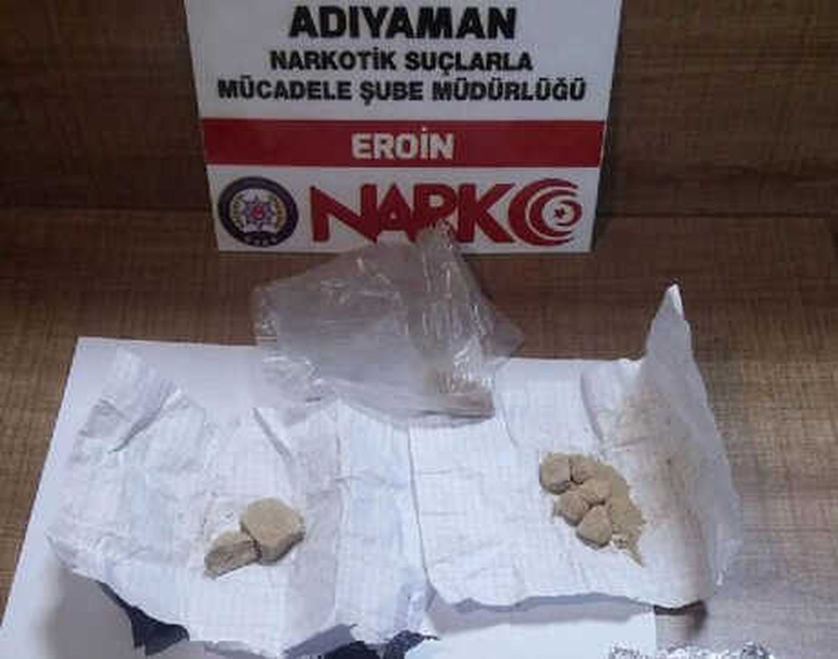 Adıyaman\'da Otomobilde Eroine 2 Gözaltı