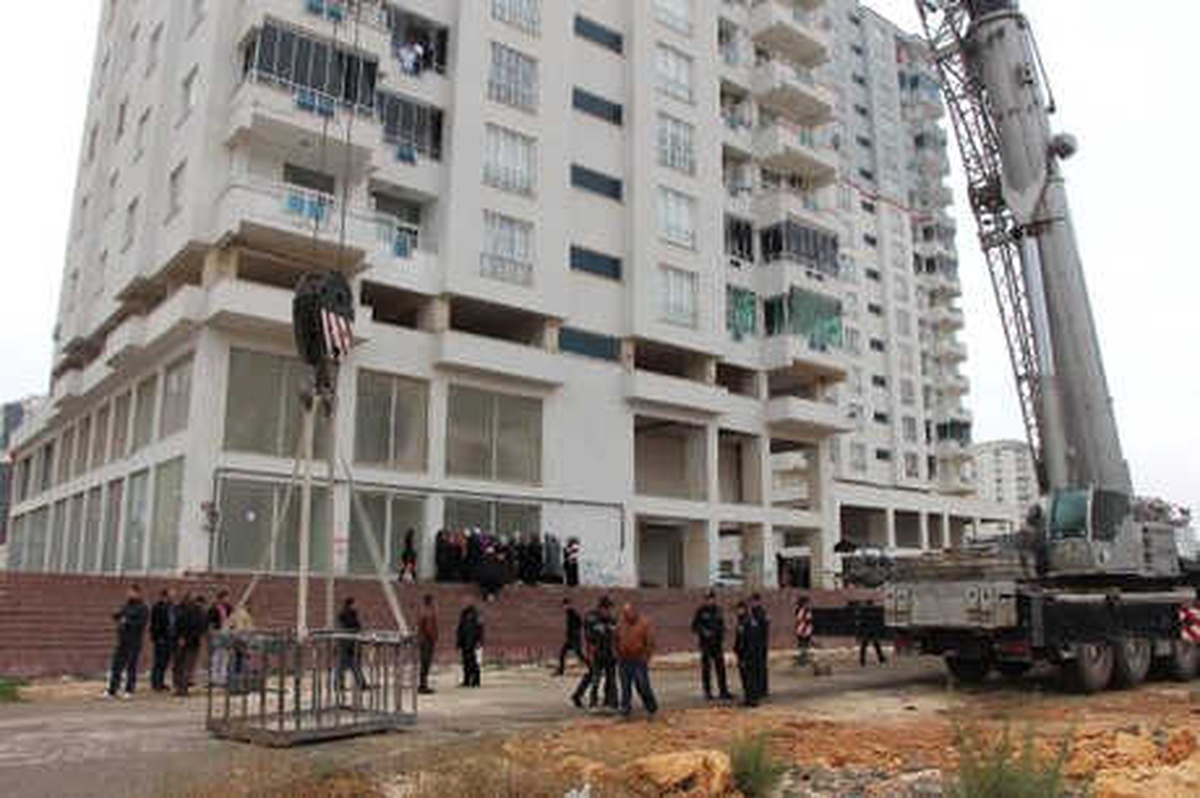 Apartmanın Çatısına Baz İstasyonu Kurulmasına Site Sakinleri İzin Vermedi