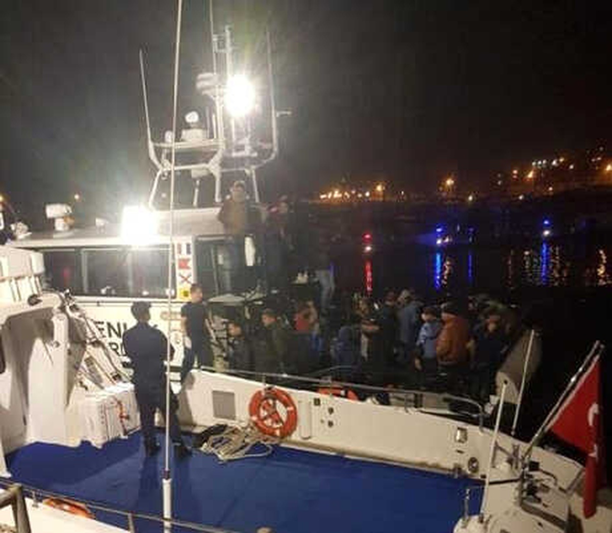 Çeşme Açıklarında 90 Kaçak Göçmen Yakalandı