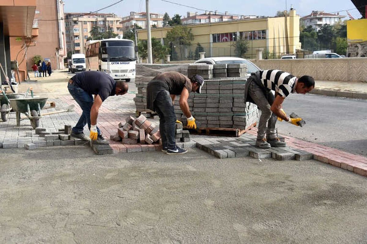 Çorlu\'da Erdal İnönü Caddesi\'ndeki Çalışmalar Sürüyor