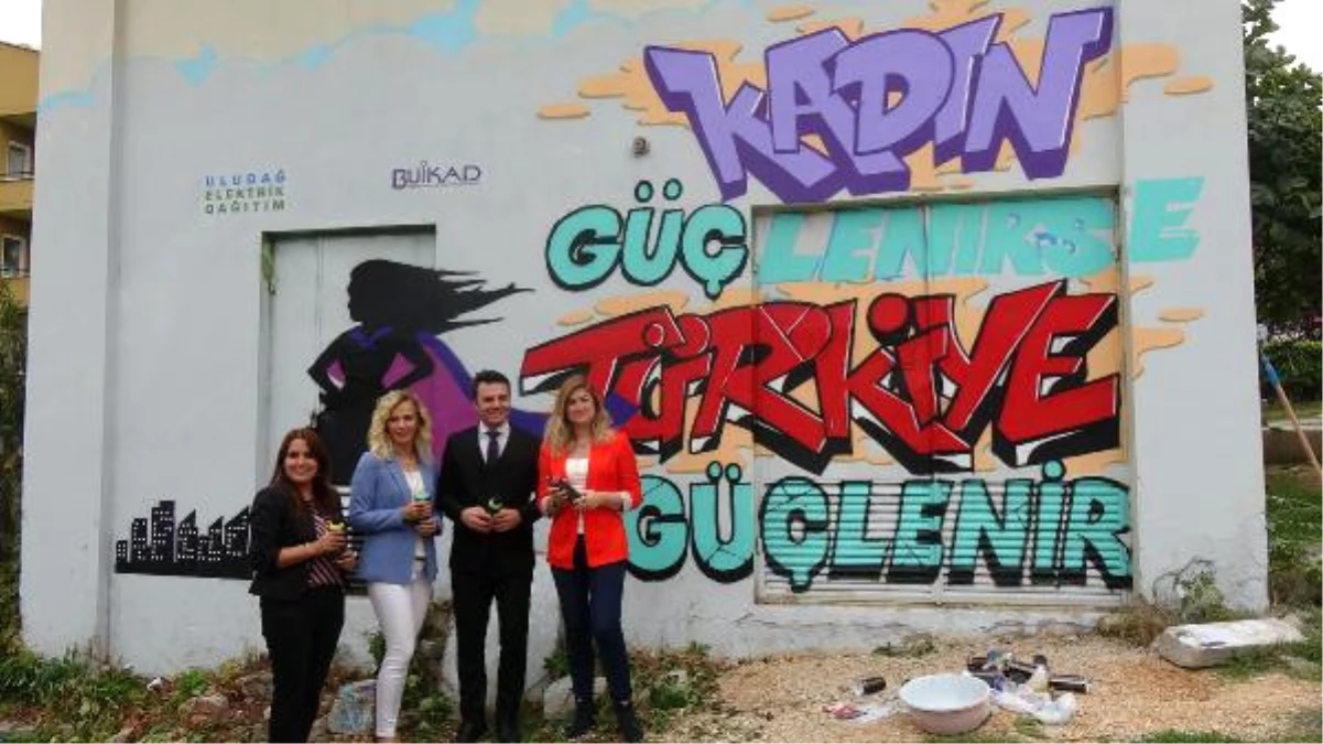 Elektrik Trafosu, \'Kadın Güçlenirse Türkiye Güçlenir\' Mesajıyla Renklendirildi