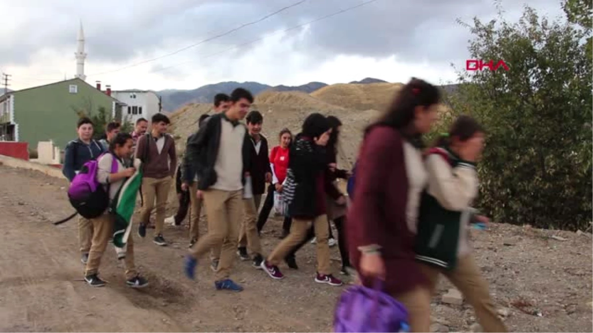 Erzurum S Plakalı Servis Şoförleri Kontak Kapattı Öğrenciler Okula Yürüyerek Gitti