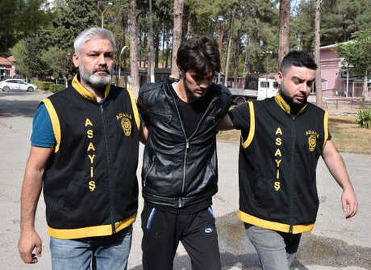 Mağazadan Televizyon Çaldı