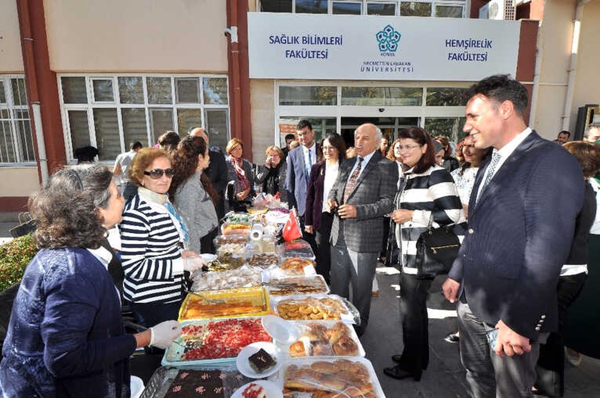 Neü\'de Alzheimer Gündüz Yaşam Merkezi Yardım Kermesi Düzenlendi