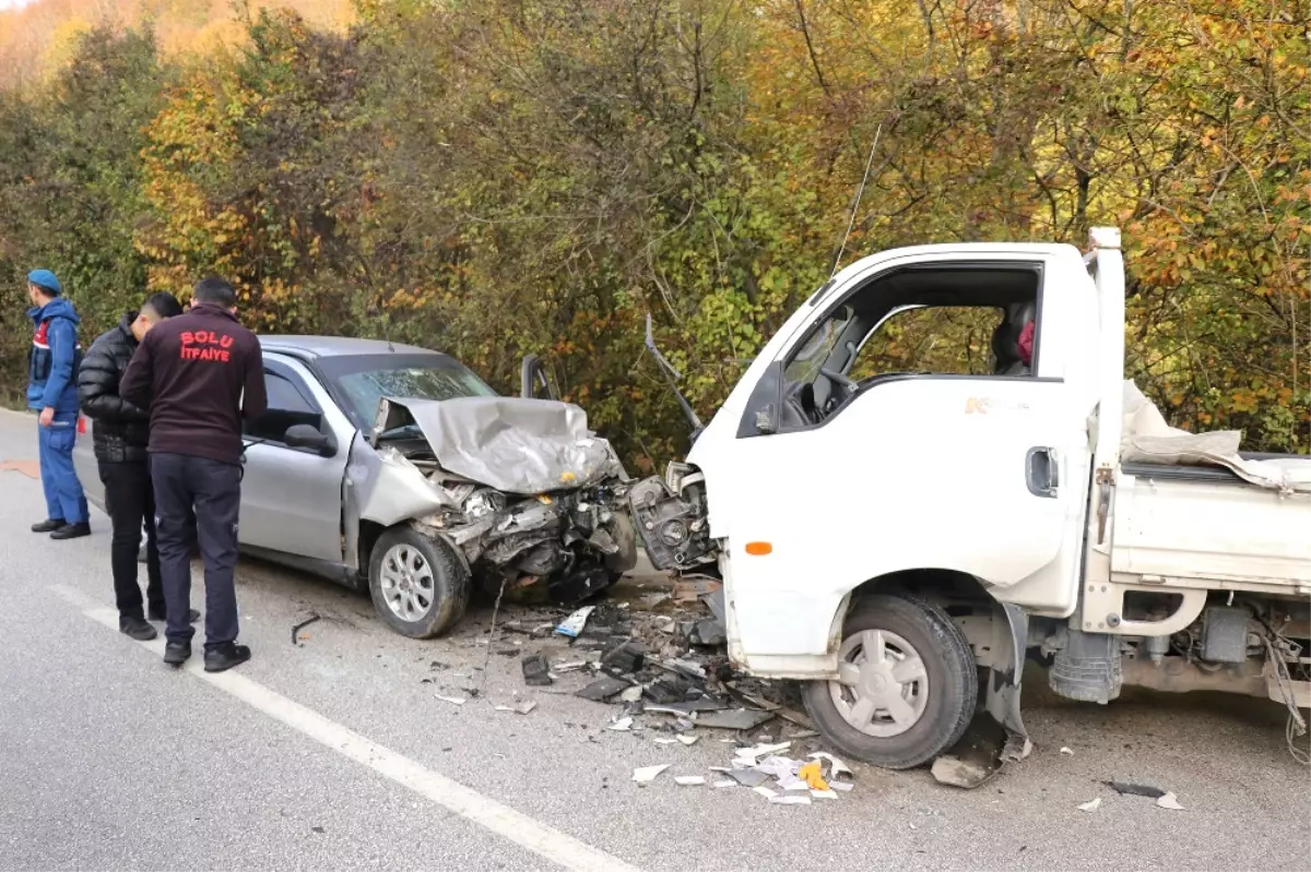 Otomobille Kamyonet Çarpıştı: 1 Ölü 6 Yaralı