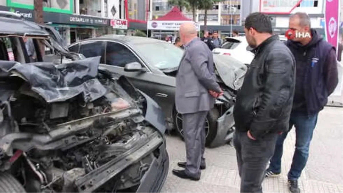 Pert Olmuş Araçlarla Vatandaşa Trafik Kuralları Mesajı