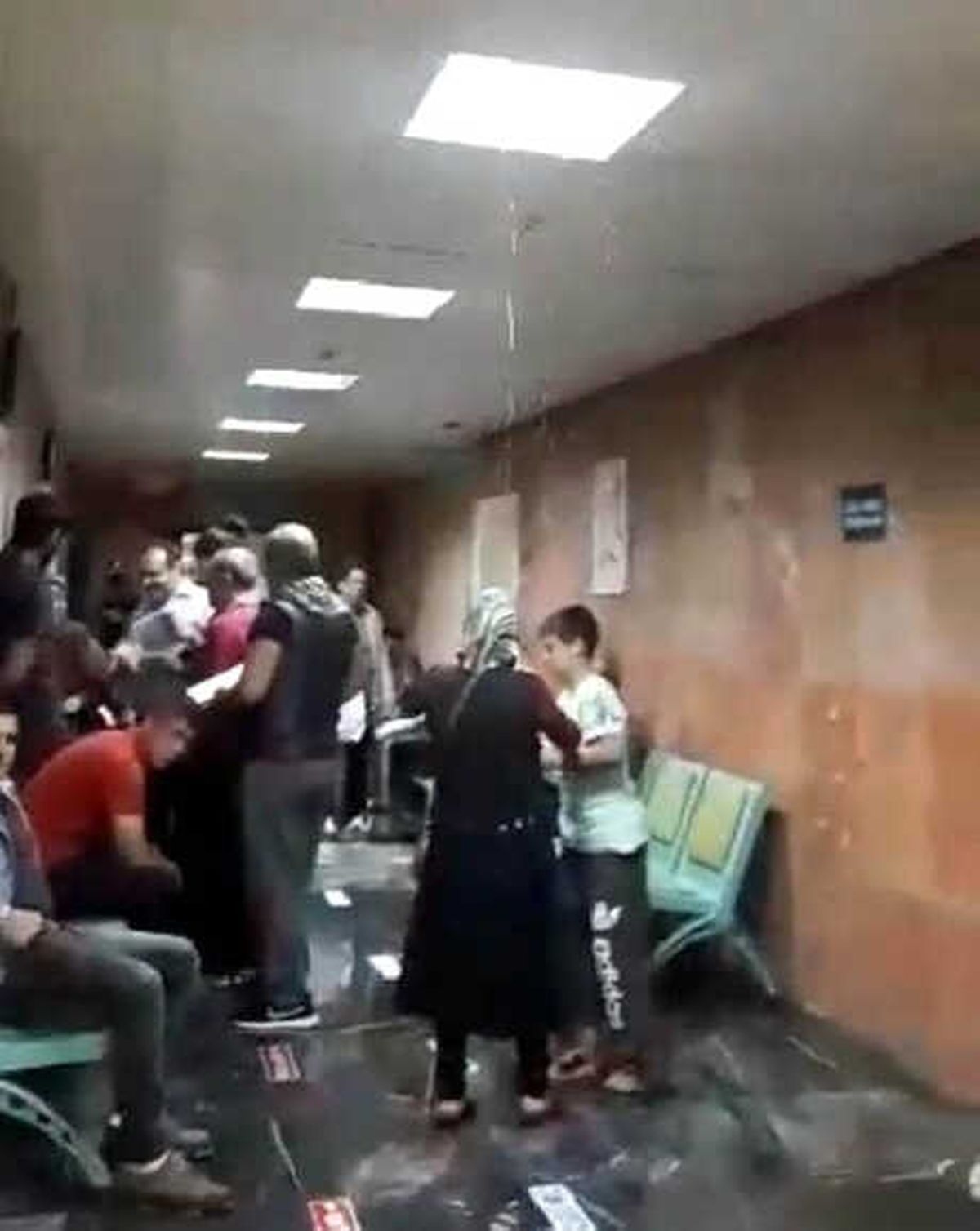 Adana\'da Sağanakta Devlet Hastanesinin Tavanından Sular Aktı