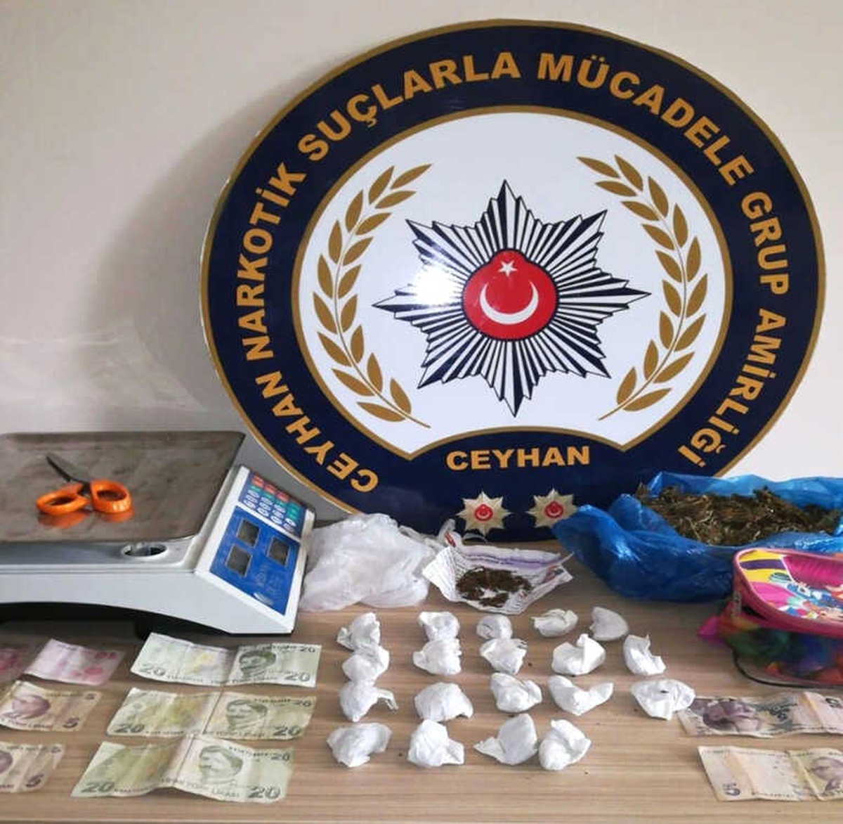 Adana\'da Uyuşturucu Operasyonu: 25 Gözaltı