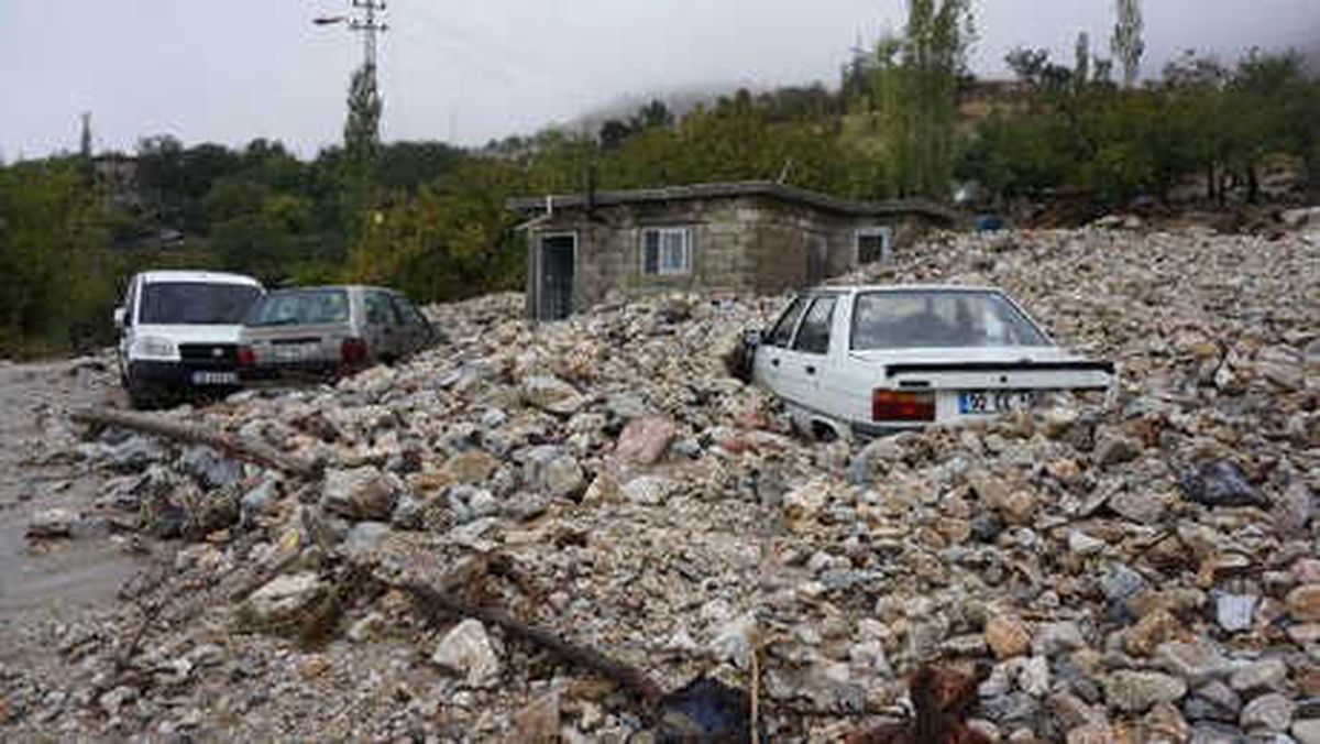 Adıyaman\'da Sel ve Heyelan Hasara Yol Açtı