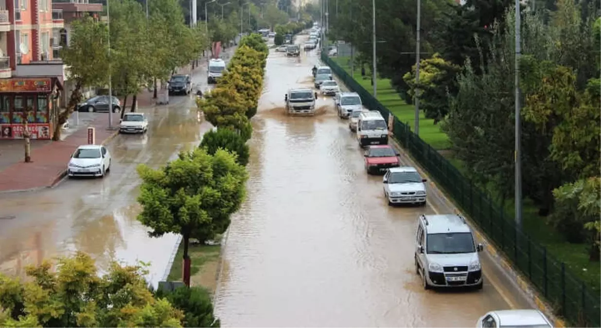 Adıyaman\'da Şiddetli Yağmur Etkisini Sürdürüyor