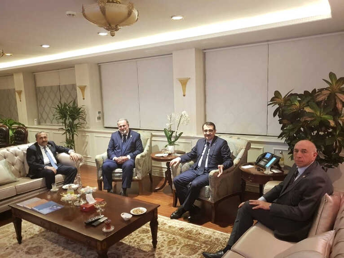 AK Parti Van Milletvekillerinden Bakan Dönmez\'e Ziyaret