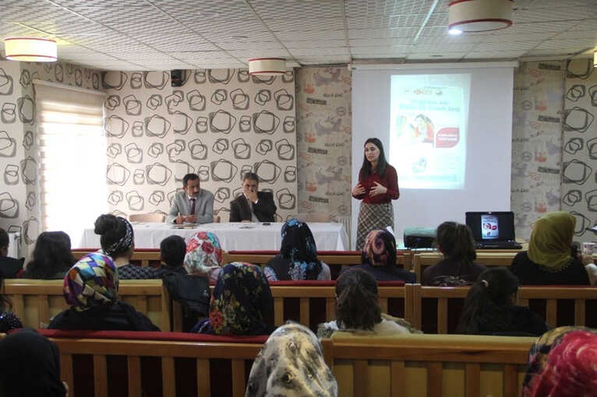 Başkale\'de \'Kadın Haklarına İlişkin Bilinçlendirme\' Semineri