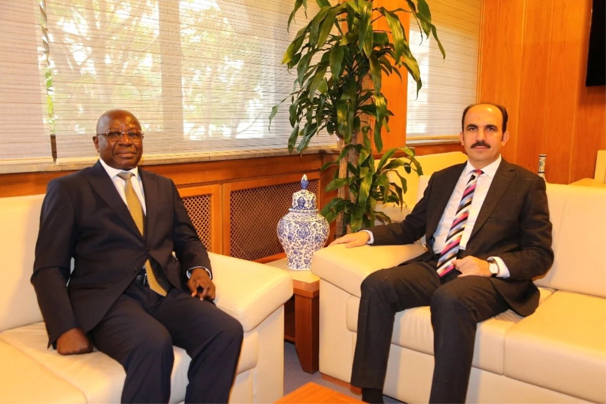 Benin Büyükelçisi Gomina Başkan Altay\'ı Ziyaret Etti