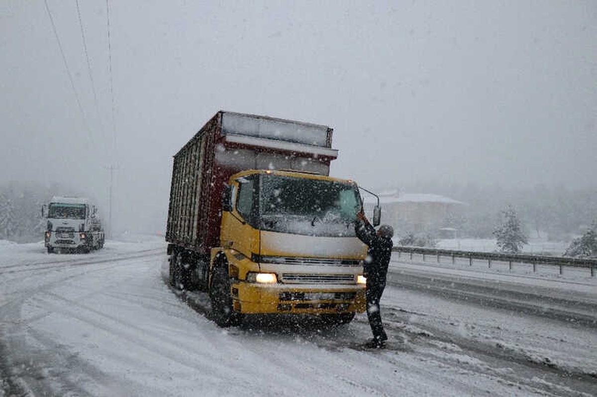 Bolu Dağı\'nda Kar Yağışı Etkili Oluyor