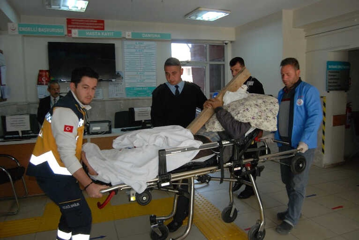 Çatıdan Düşen Tahtadaki Çivi Kafasına Saplandı