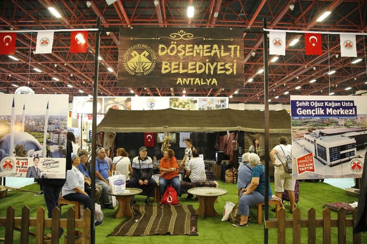Döşemealtı\'nın Kıl Çadırı Standında Renkli Görüntüler