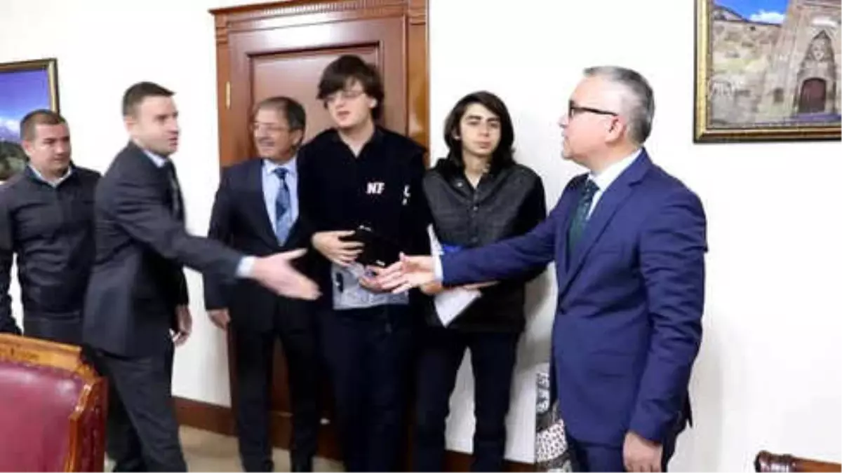 Dünya Birincisi Öğrencilere Ödül