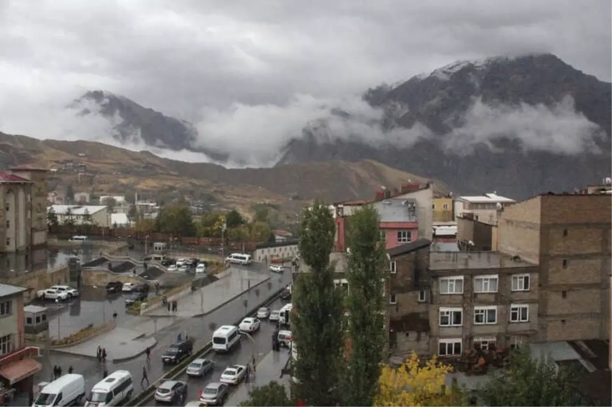 Hakkari Sümbül Dağı Zirvesine Kar Yağdı