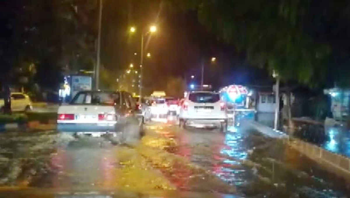 Hatay\'da Uzun Çarşı Sular Altında Kaldı