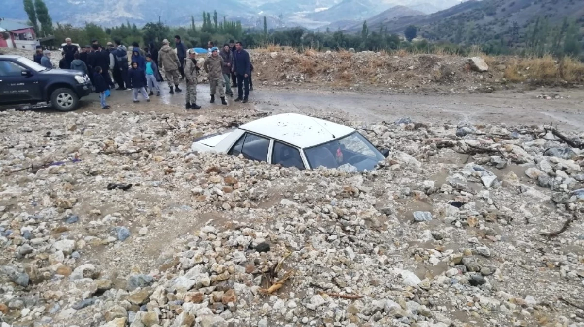 20 Dakikada Felaketi Yaşayan Adıyaman\'da Otomobiller Toprağa Gömüldü