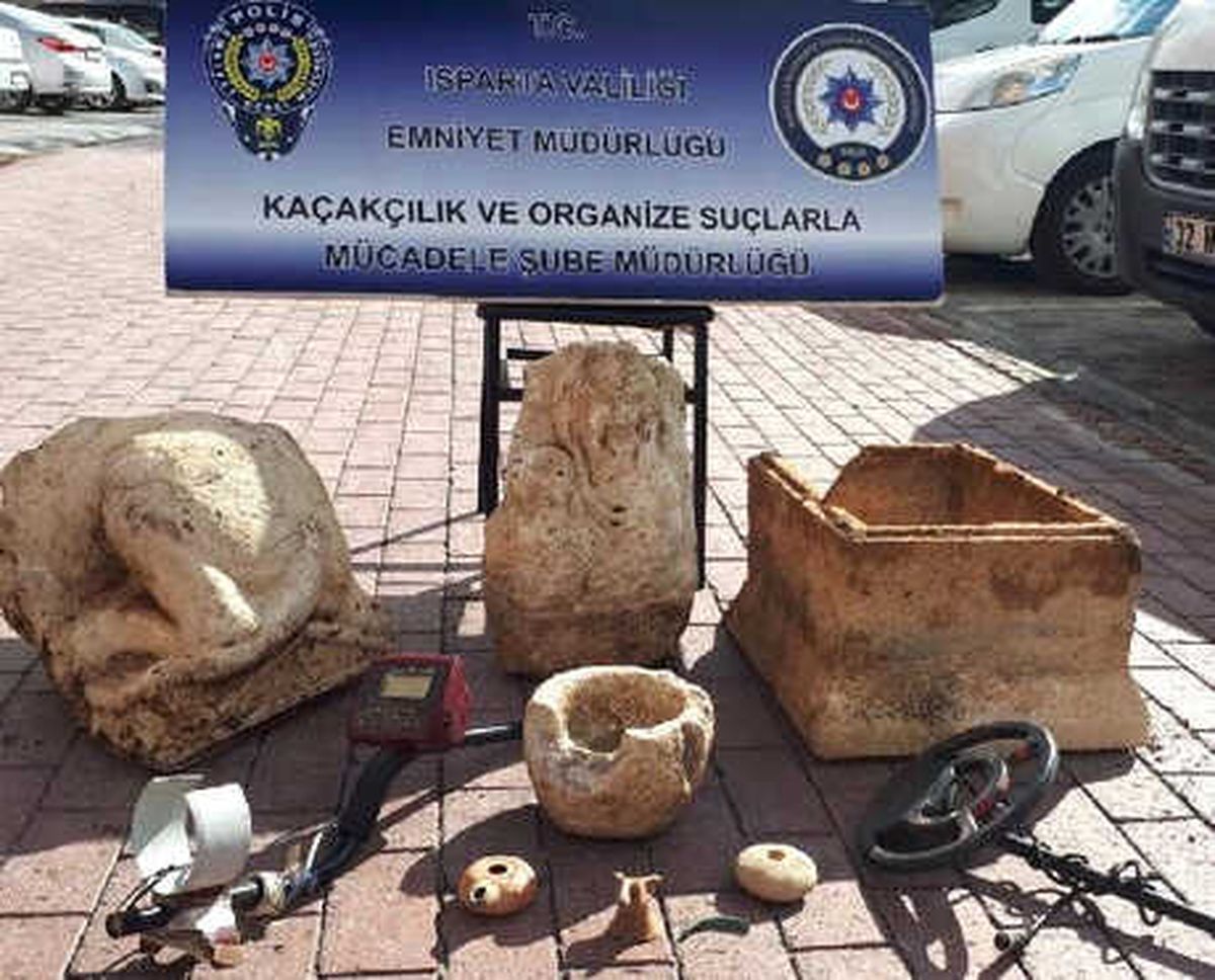 Isparta\'da Roma Dönemine Ait 8 Parça Eser Ele Geçirildi