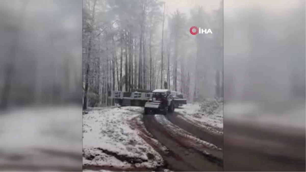 Kar Ormanda Çalışan Sürücülere Zor Anlar Yaşattı