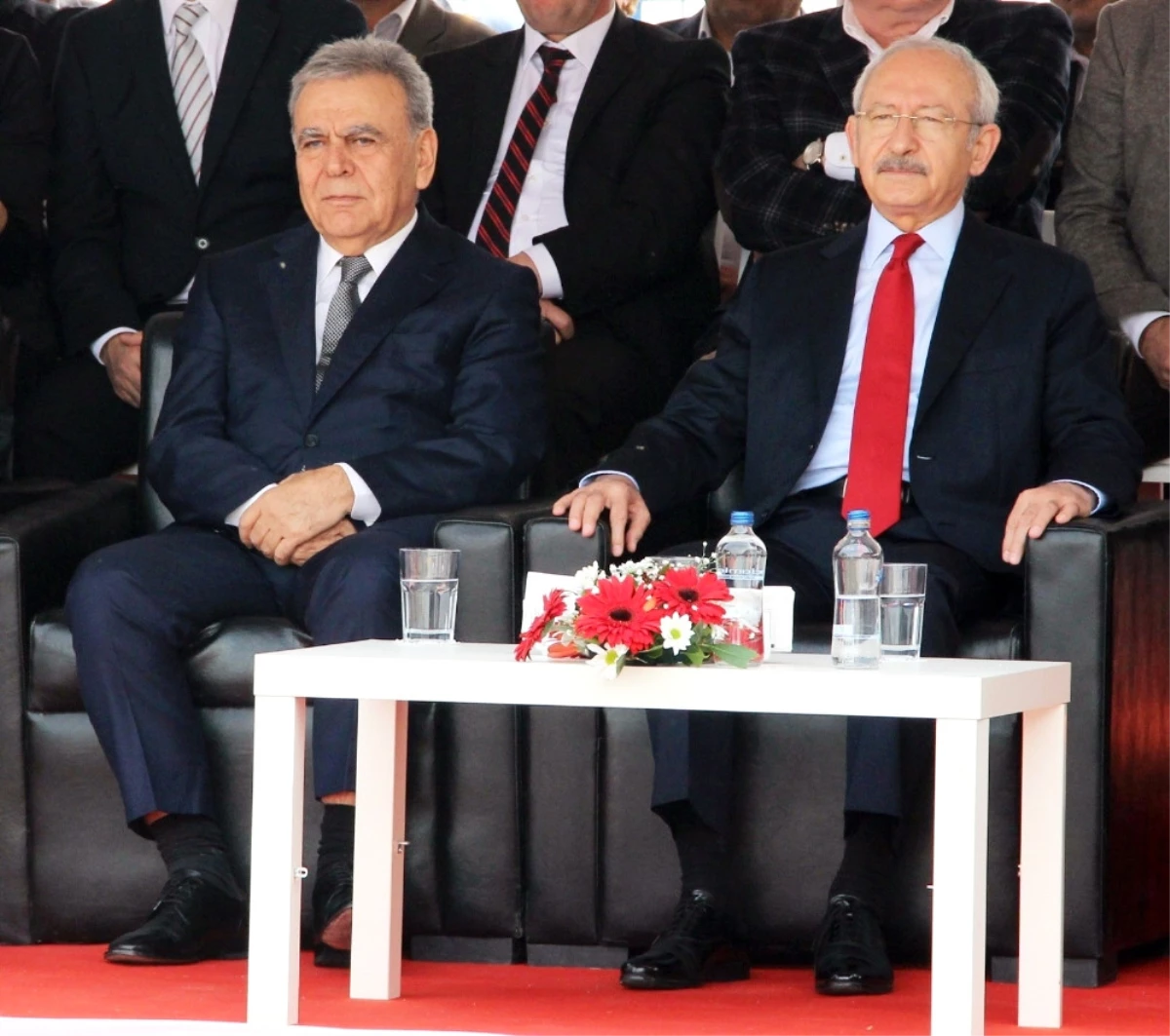 Kılıçdaroğlu ile Kocaoğlu\'ndan Sürpriz Görüşme