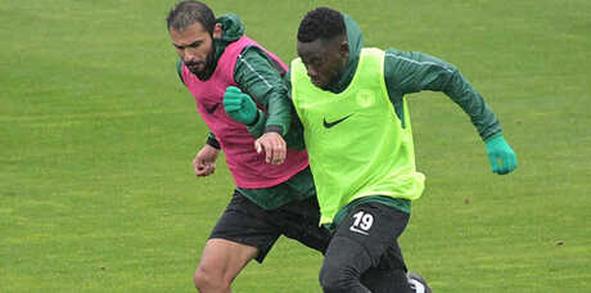 Konyaspor Yağmur Altında Çalıştı