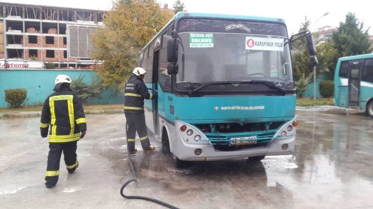 Kulu\'da Park Halindeki Dolmuşta Yangın