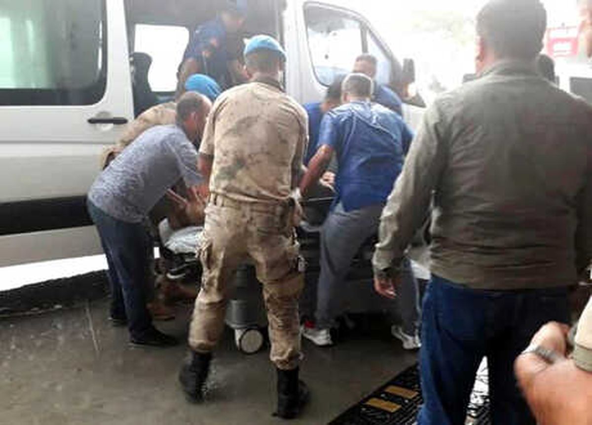 Mersin\'de Askeri Araç Bariyere Çarptı: 7 Yaralı