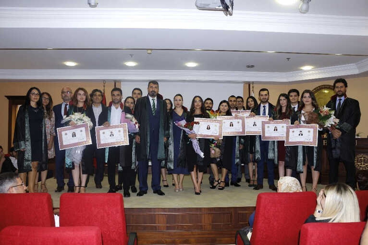 Mersin\'de Stajını Tamamlayan 15 Avukat Yemin Edip Cübbe Giydi