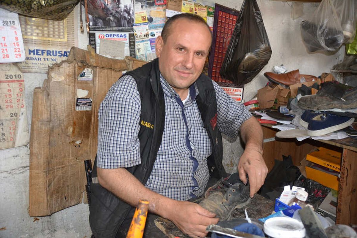 Meslektaşlarının Bir Bir Çekilmesiyle İlçede Tek Kaldı
