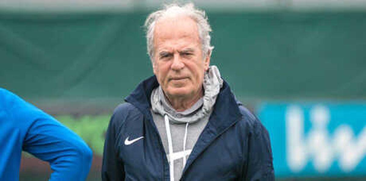 Mustafa Denizli: \'Kısıtlı Bir Kadromuz Var, Gözümüz Gibi Sakınıyoruz\'